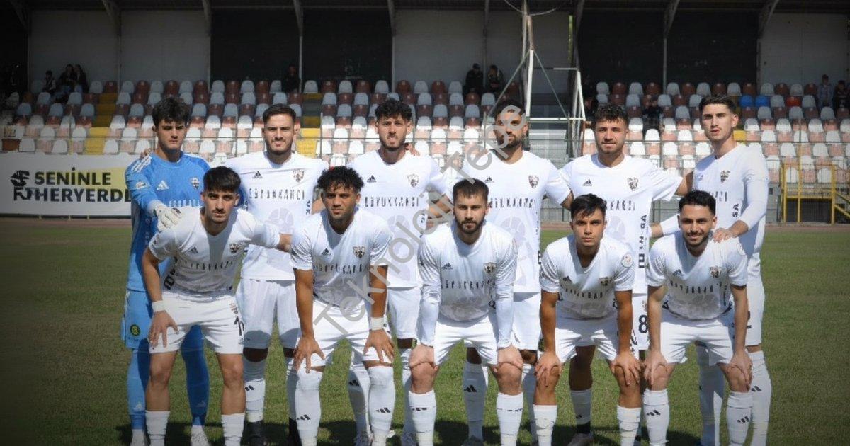 "Somaspor, Arnavutköy karşısında kötü seriye son vermek istiyor" başlıklı haber için fotorealistik,