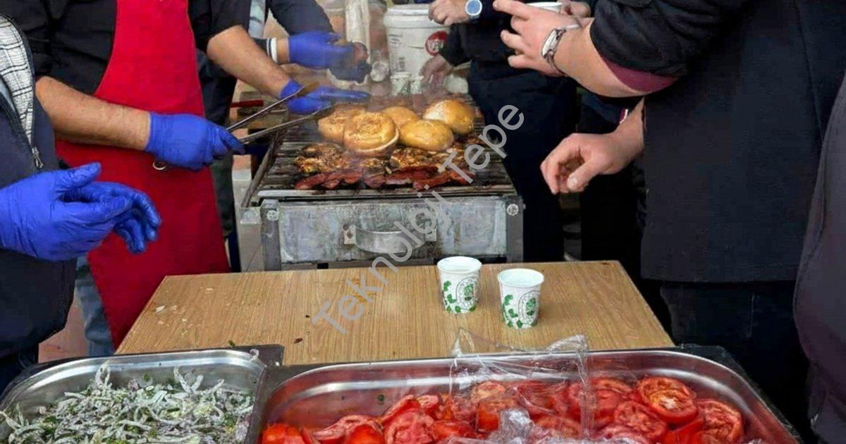 "Şuhut Anadolu Lisesi’nden Gazze’ye Destek İçin Hayır Çarşısı" başlıklı haber için fotorealistik, pr