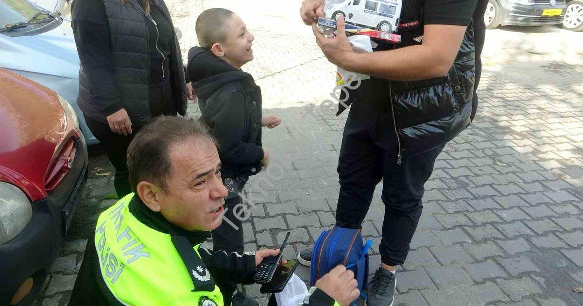 "Muğla'da Yürek Isıtan Anlar: Emniyet Müdüründen Anlamlı Dokunuş" başlıklı haber için fotorealistik,