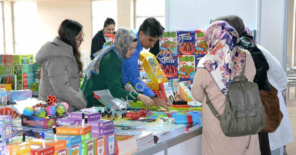 "Manisa 8. Kitap Fuarı Kapılarını Açtı: Kültür ve Edebiyat Buluşması" başlıklı haber için fotorealis