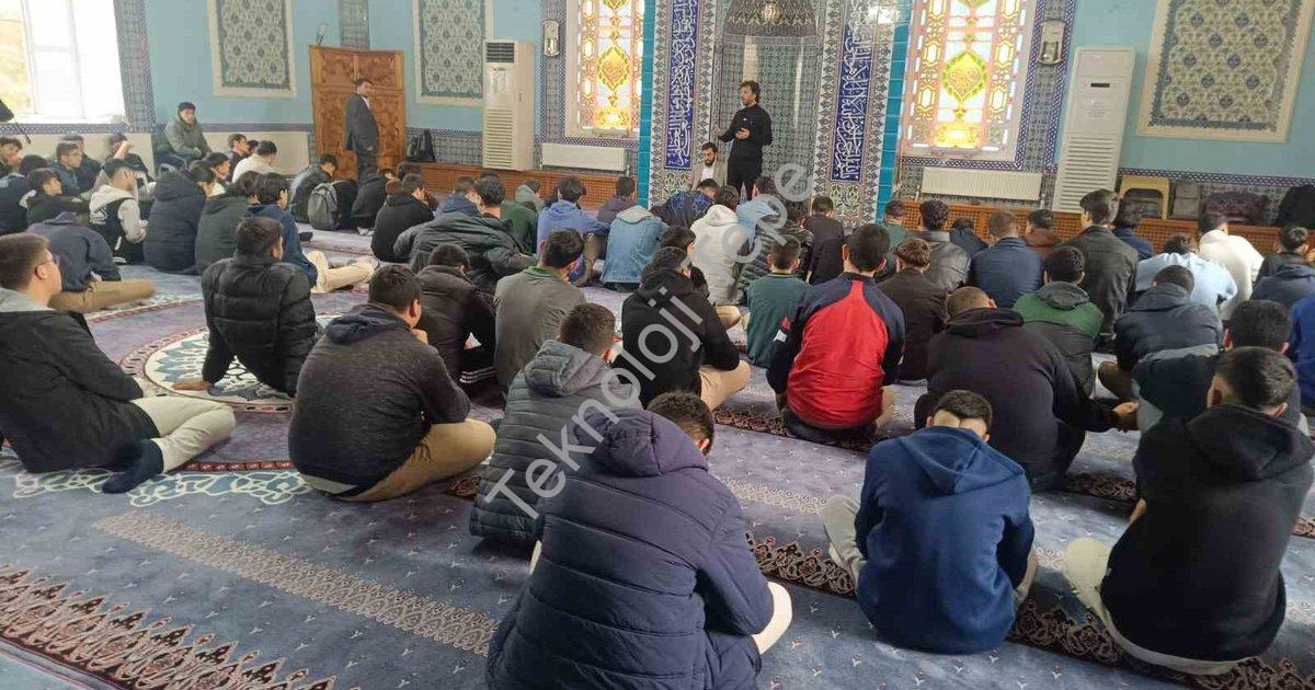 "Salihli'de Gençlere Yönelik Önemli Etkinlik: Adab-ı Muaşeret Konferansı" başlıklı haber için fotore