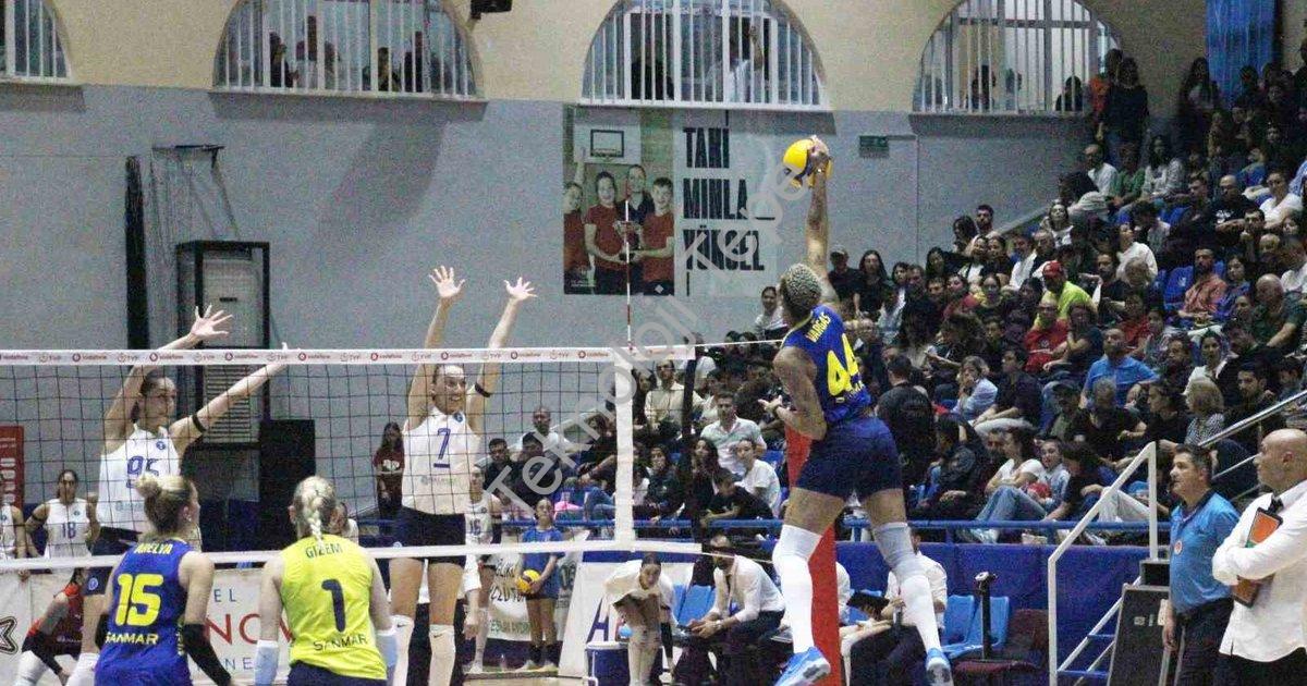 "Fenerbahçe Medicana Geri Döndü: Aydın'da Zorlu Galibiyet" başlıklı haber için fotorealistik, profes