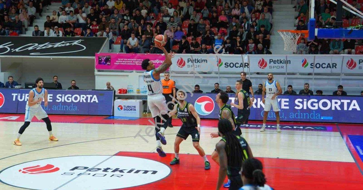 "Merkezefendi Deplasmanda Petkimspor'u Devirdi: 81-73" başlıklı haber için fotorealistik, profesyone