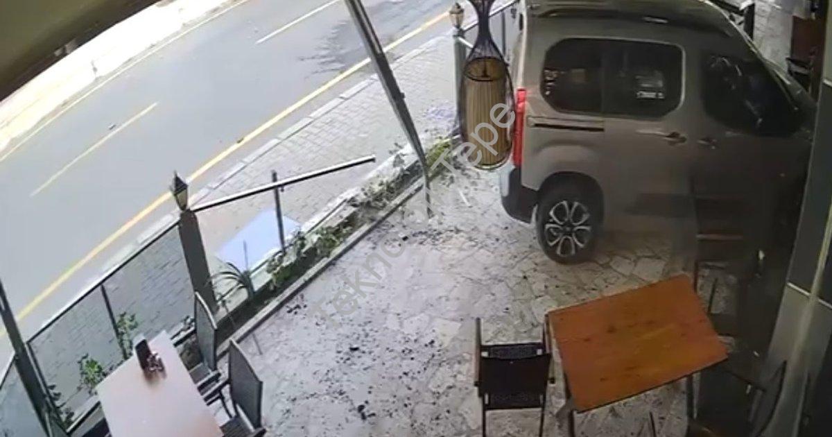 "Aydın'da Dehşet Anları: 15'lik Sürücü Dükkana Daldı, Kaçamadı" başlıklı haber için fotorealistik, p