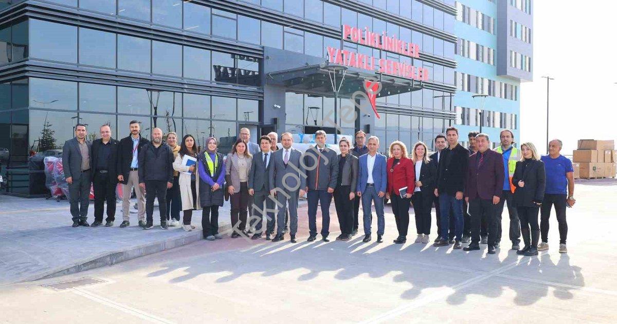 "Aydın Şehir Hastanesi Açılışa Gün Sayıyor: Sağlıkta Dev Adım" başlıklı haber için fotorealistik, pr