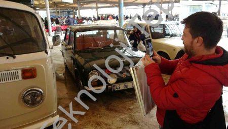 Kütahya’da Nostalji Şöleni: Klasik Arabalar Antika Pazarı’nı Süsledi