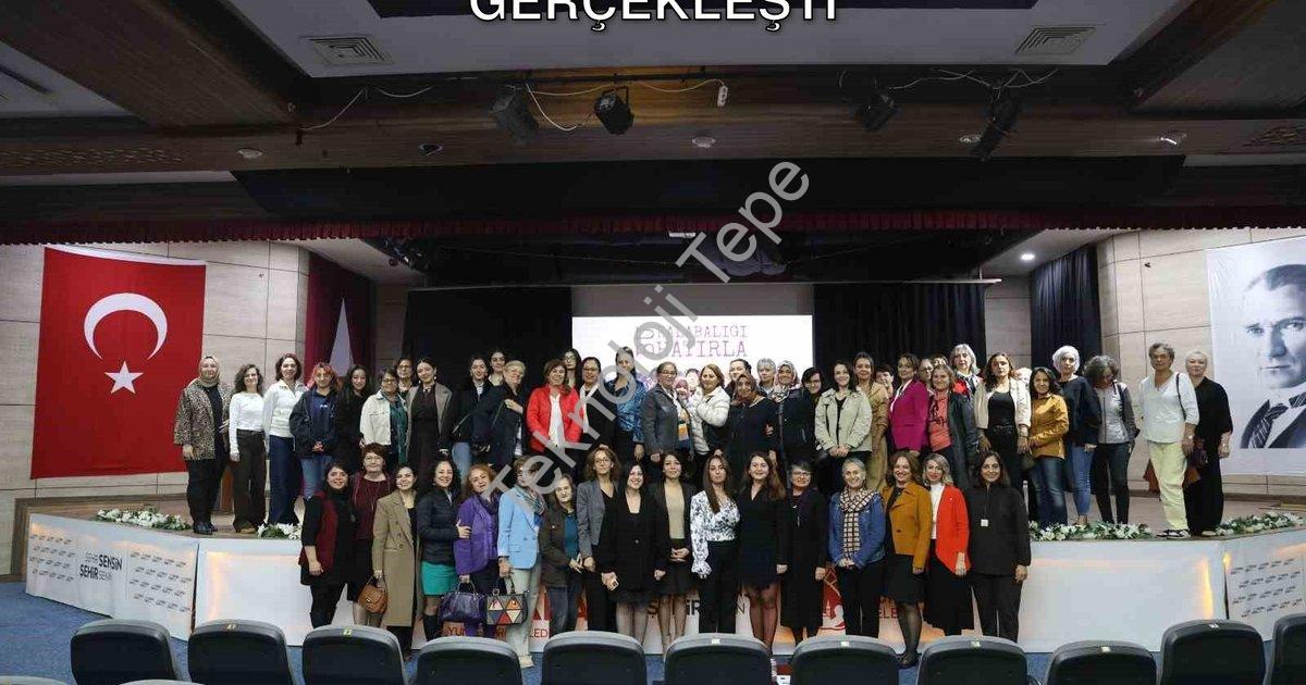"Belgesel Gösterimi ve Söyleşi Manisa'da Gerçekleşti" başlıklı haber için fotorealistik, profesyonel