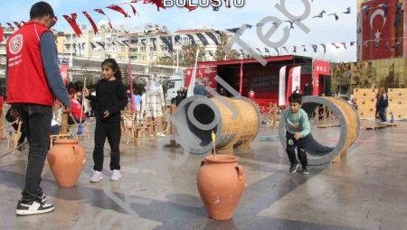 Geleneksel Oyun Tırı Aydın’da Çocuklarla Buluştu