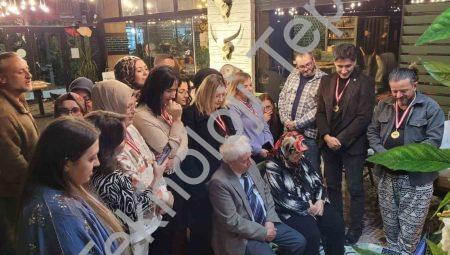 Eski öğrencilerden emekli öğretmene unutulmaz Öğretmenler Günü