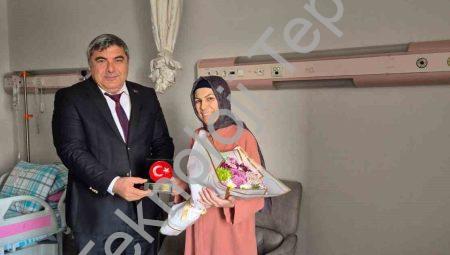 Hastanede Öğretmenler Günü: Meslektaşlarını Yalnız Bırakmadılar