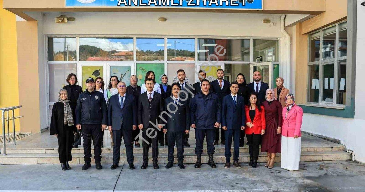 "Çameli Protokolünden Eğitim Neferlerine Anlamlı Ziyaret" başlıklı haber için fotorealistik, profesy