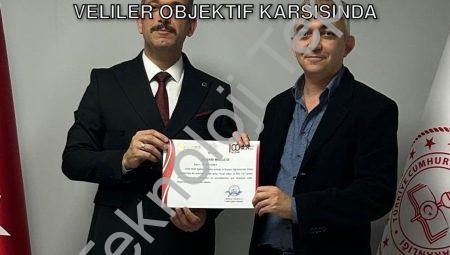 Manisa’da Sanat Rüzgarı: Öğretmenler ve Veliler Objektif Karşısında