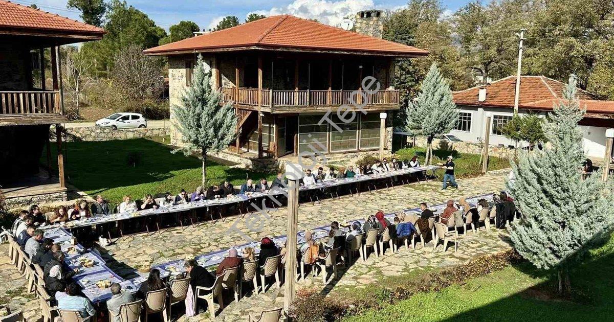 "Beyağaç Belediyesi'nden Anlamlı Jest: Başkan Pütün Öğretmenleri Ağırladı" başlıklı haber için fotor