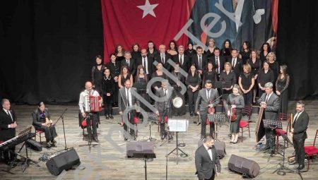 Efeler’de Sanat Dolu Gece: Maarif Korosu İzleyicileri Büyüledi