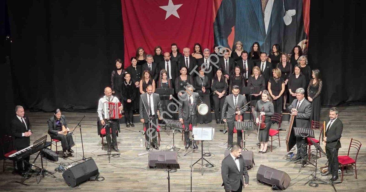 "Efeler’de Sanat Dolu Gece: Maarif Korosu İzleyicileri Büyüledi" başlıklı haber için fotorealistik,