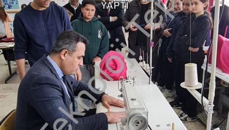 Sarıgöl Kaymakamı Halil Dalak Öğrencilerle Atölyede: Makine Başına Geçti, Serada Çapa Yaptı