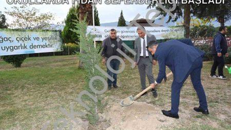 Denizli’de Yeşeren Eller Hareketi: Okullarda Fidan Seferberliği Başladı