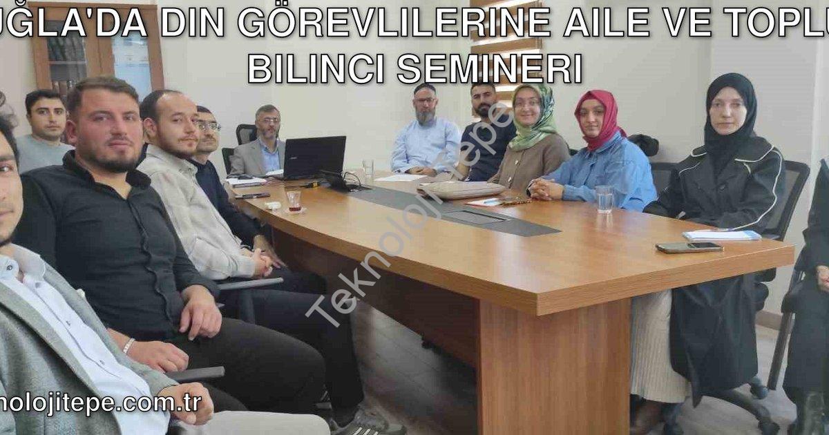 "Muğla'da Din Görevlilerine Aile ve Toplum Bilinci Semineri" başlıklı haber için fotorealistik, prof